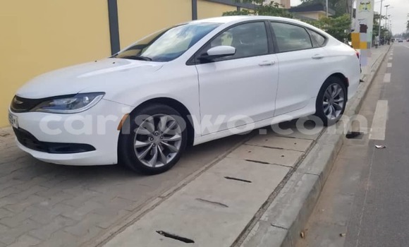 Sayi Na hannu Chrysler 200 White Mota in Cotonou a Benin Sayi Na hannu Chrysler 200 White Mota in Cotonou a Benin