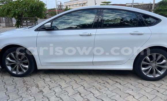 Sayi Na hannu Chrysler 200 White Mota in Cotonou a Benin Sayi Na hannu Chrysler 200 White Mota in Cotonou a Benin