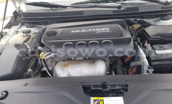 Sayi Na hannu Chrysler 200 White Mota in Cotonou a Benin Sayi Na hannu Chrysler 200 White Mota in Cotonou a Benin