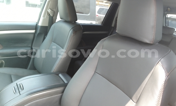 Ra Imported Toyota Highlander funfun Ọkọ̀ in Cotonou ni Benin Ra Imported Toyota Highlander funfun Ọkọ̀ in Cotonou ni Benin