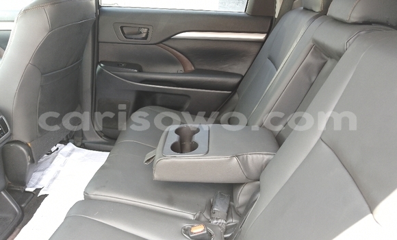 Ra Imported Toyota Highlander funfun Ọkọ̀ in Cotonou ni Benin Ra Imported Toyota Highlander funfun Ọkọ̀ in Cotonou ni Benin