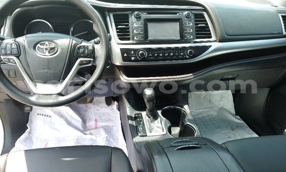 Ra Imported Toyota Highlander funfun Ọkọ̀ in Cotonou ni Benin Ra Imported Toyota Highlander funfun Ọkọ̀ in Cotonou ni Benin