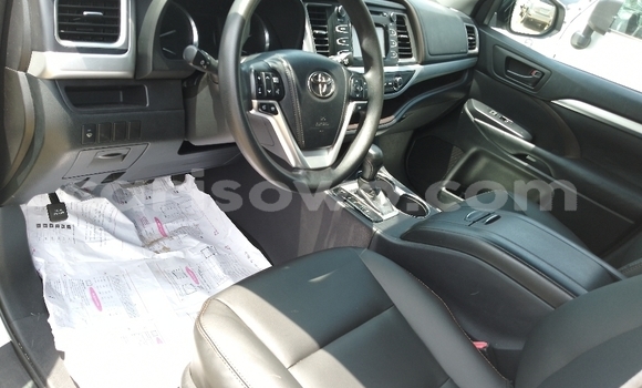 Ra Imported Toyota Highlander funfun Ọkọ̀ in Cotonou ni Benin Ra Imported Toyota Highlander funfun Ọkọ̀ in Cotonou ni Benin