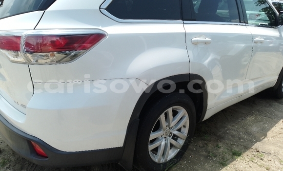 Ra Imported Toyota Highlander funfun Ọkọ̀ in Cotonou ni Benin Ra Imported Toyota Highlander funfun Ọkọ̀ in Cotonou ni Benin
