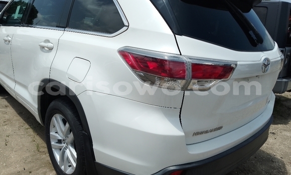Ra Imported Toyota Highlander funfun Ọkọ̀ in Cotonou ni Benin Ra Imported Toyota Highlander funfun Ọkọ̀ in Cotonou ni Benin