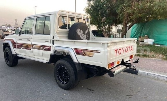 Acheter Occasion Voiture Toyota Land Cruiser Blanc à Malanville, Benin Acheter Occasion Voiture Toyota Land Cruiser Blanc à Malanville, Benin