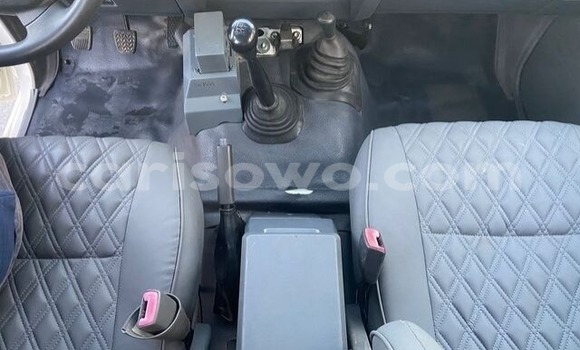 Acheter Occasion Voiture Toyota Land Cruiser Blanc à Malanville, Benin Acheter Occasion Voiture Toyota Land Cruiser Blanc à Malanville, Benin