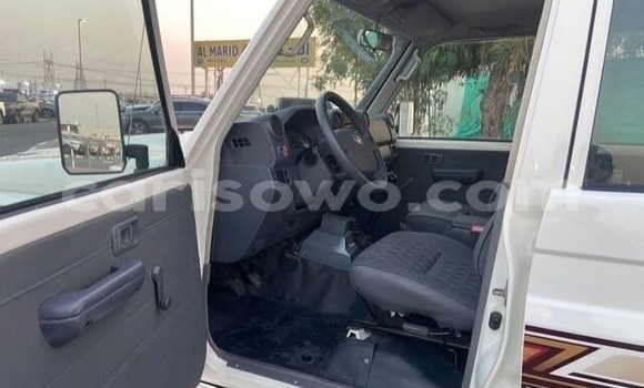 Acheter Occasion Voiture Toyota Land Cruiser Blanc à Malanville, Benin Acheter Occasion Voiture Toyota Land Cruiser Blanc à Malanville, Benin