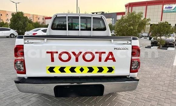 Acheter Occasion Voiture Toyota Hilux Blanc à Abomey, Benin Acheter Occasion Voiture Toyota Hilux Blanc à Abomey, Benin