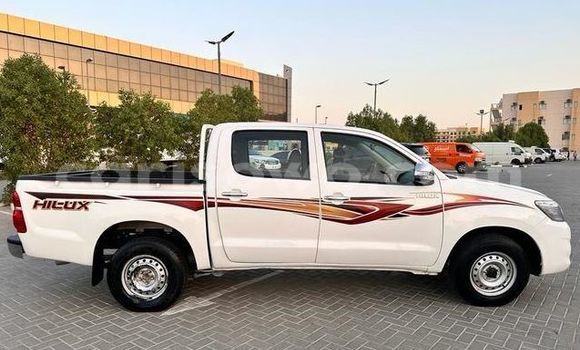 Acheter Occasion Voiture Toyota Hilux Blanc à Abomey, Benin Acheter Occasion Voiture Toyota Hilux Blanc à Abomey, Benin