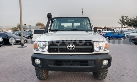 Buy Used Toyota Land Cruiser White Car in Kétou in Benign