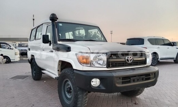 Acheter Occasion Voiture Toyota Land Cruiser Blanc à Kétou, Benin Acheter Occasion Voiture Toyota Land Cruiser Blanc à Kétou, Benin