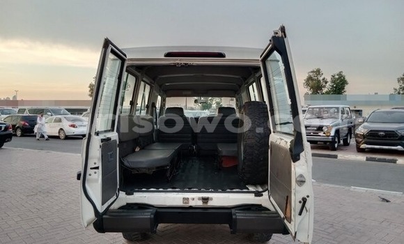 Acheter Occasion Voiture Toyota Land Cruiser Blanc à Kétou, Benin Acheter Occasion Voiture Toyota Land Cruiser Blanc à Kétou, Benin