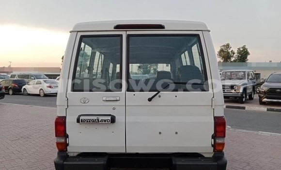 Acheter Occasion Voiture Toyota Land Cruiser Blanc à Kétou, Benin Acheter Occasion Voiture Toyota Land Cruiser Blanc à Kétou, Benin