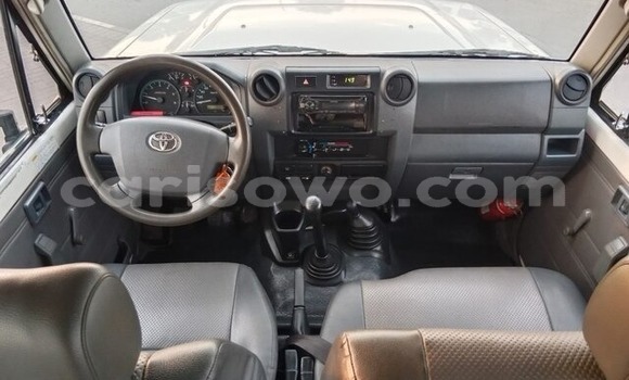 Acheter Occasion Voiture Toyota Land Cruiser Blanc à Kétou, Benin Acheter Occasion Voiture Toyota Land Cruiser Blanc à Kétou, Benin