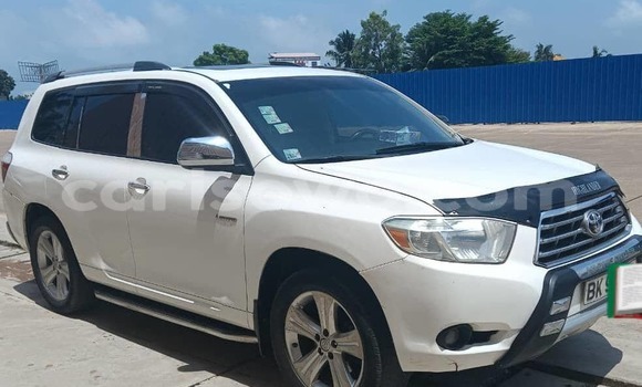 Ra Àlòkù Toyota Highlander funfun Ọkọ̀ in Cotonou ni Benin Ra Àlòkù Toyota Highlander funfun Ọkọ̀ in Cotonou ni Benin