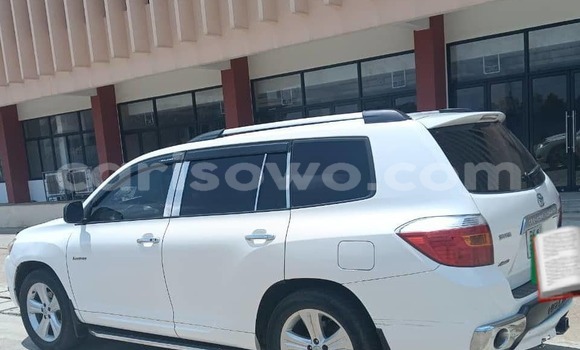 Ra Àlòkù Toyota Highlander funfun Ọkọ̀ in Cotonou ni Benin Ra Àlòkù Toyota Highlander funfun Ọkọ̀ in Cotonou ni Benin