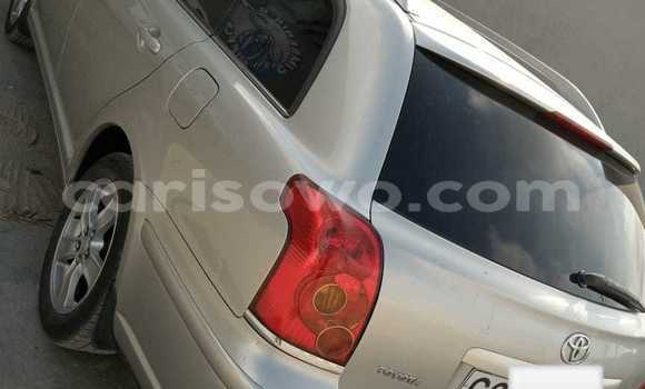 Sayi Na hannu Toyota Avensis Azurfa Mota in Cotonou a Benin