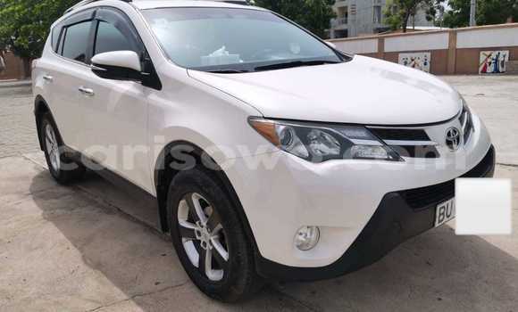 Sayi Na hannu Toyota RAV4 White Mota in Cotonou a Benin Sayi Na hannu Toyota RAV4 White Mota in Cotonou a Benin