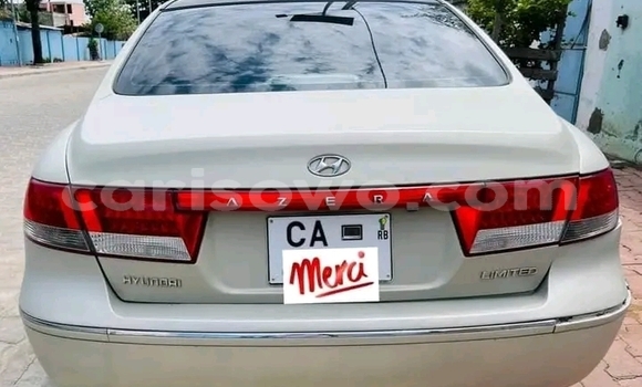 Sayi Na hannu Hyundai Azera White Mota in Cotonou a Benin