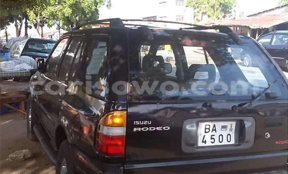 Buy Used Isuzu D–MAX Blue Car in Cotonou in Benign Buy Used Isuzu D–MAX Blue Car in Cotonou in Benign