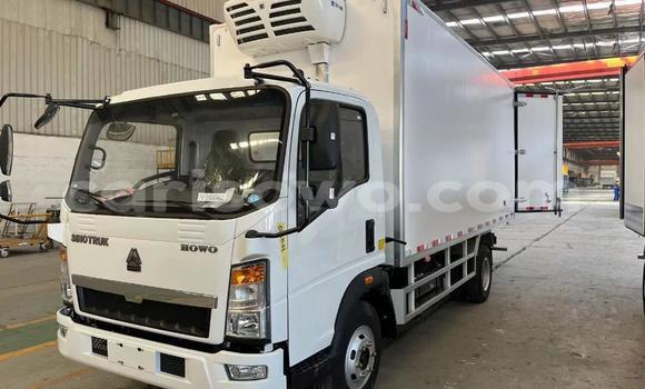 Sayi Na hannu Hino 300 Series White Babbar mota in Cotonou a Benin