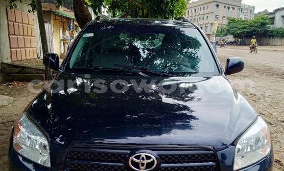 Acheter Occasion Voiture Toyota RAV4 Bleu à Cotonou, Benin Acheter Occasion Voiture Toyota RAV4 Bleu à Cotonou, Benin