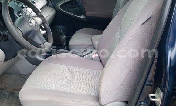 Ra Àlòkù Toyota RAV4 Blue Ọkọ̀ in Cotonou ni Benin Ra Àlòkù Toyota RAV4 Blue Ọkọ̀ in Cotonou ni Benin