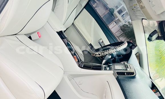 Ra Àlòkù Toyota Venza funfun Ọkọ̀ in Cotonou ni Benin Ra Àlòkù Toyota Venza funfun Ọkọ̀ in Cotonou ni Benin