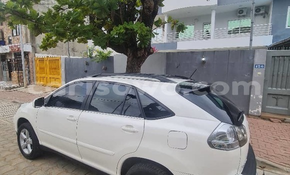 Sayi Na hannu Lexus RX 330 White Mota in Cotonou a Benin Sayi Na hannu Lexus RX 330 White Mota in Cotonou a Benin