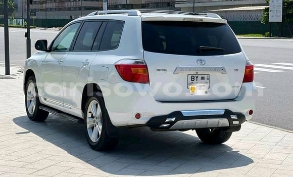 Buy Used Toyota Highlander White Car in Cotonou in Benign
