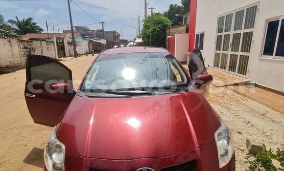 Sayi Na hannu Toyota Auris Red Mota in Cotonou a Benin