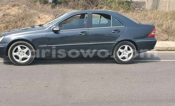 Sayi Na hannu Mercedes Viano Azurfa Mota in Cotonou a Benin Sayi Na hannu Mercedes Viano Azurfa Mota in Cotonou a Benin