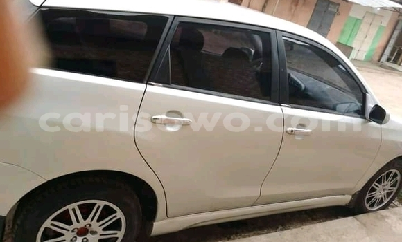 Ra Àlòkù Toyota Matrix funfun Ọkọ̀ in Cotonou ni Benin