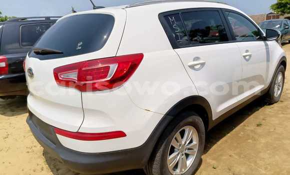 Acheter Occasion Voiture Kia Sportage Blanc à Cotonou, Benin Acheter Occasion Voiture Kia Sportage Blanc à Cotonou, Benin