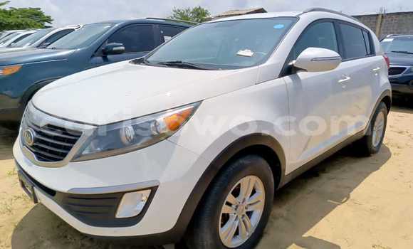 Acheter Occasion Voiture Kia Sportage Blanc à Cotonou, Benin Acheter Occasion Voiture Kia Sportage Blanc à Cotonou, Benin