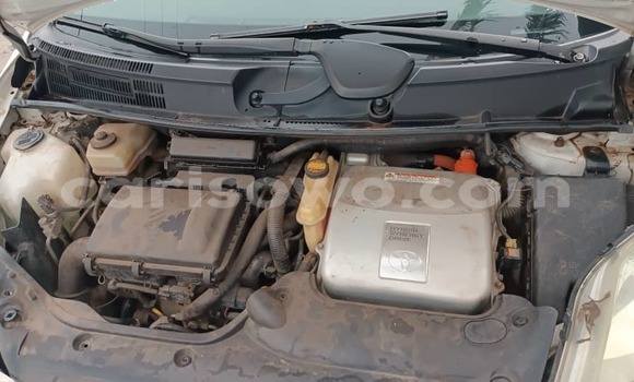 Sayi Na hannu Toyota Prius White Mota in Cotonou a Benin Sayi Na hannu Toyota Prius White Mota in Cotonou a Benin