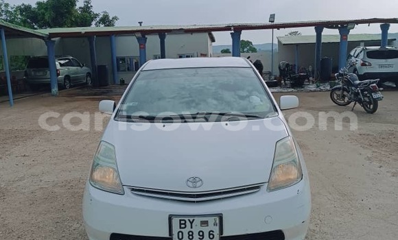 Sayi Na hannu Toyota Prius White Mota in Cotonou a Benin Sayi Na hannu Toyota Prius White Mota in Cotonou a Benin