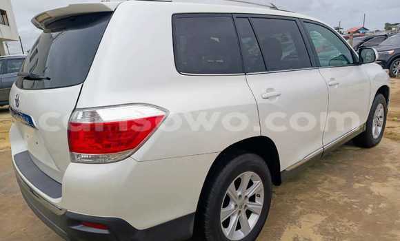 Ra Àlòkù Toyota Highlander funfun Ọkọ̀ in Cotonou ni Benin Ra Àlòkù Toyota Highlander funfun Ọkọ̀ in Cotonou ni Benin
