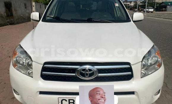 Sayi Na hannu Toyota RAV4 White Mota in Abomey Calavi a Benin Sayi Na hannu Toyota RAV4 White Mota in Abomey Calavi a Benin