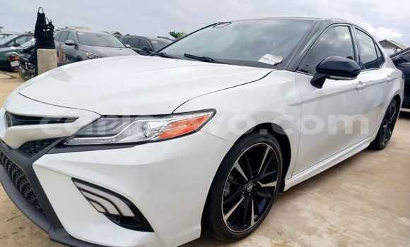Sayi Na hannu Toyota Camry White Mota in Cotonou a Benin Sayi Na hannu Toyota Camry White Mota in Cotonou a Benin