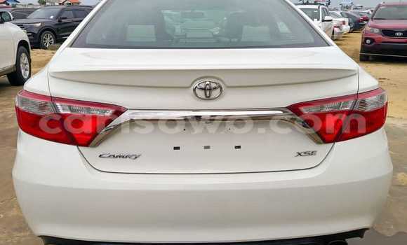Sayi Na hannu Toyota Camry White Mota in Cotonou a Benin Sayi Na hannu Toyota Camry White Mota in Cotonou a Benin