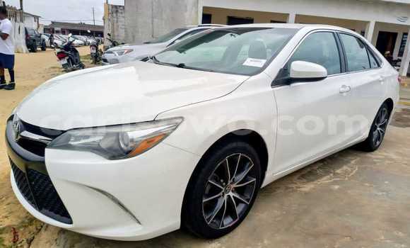 Acheter Occasion Voiture Toyota Camry Blanc à Cotonou, Benin