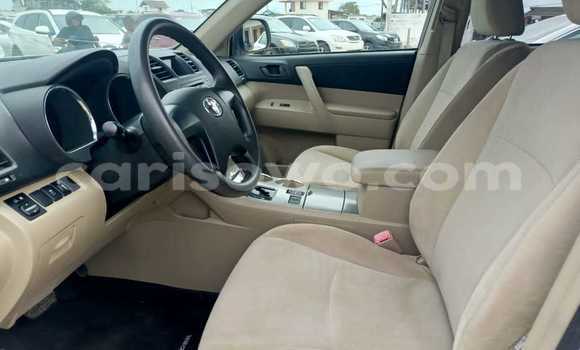 Sayi Na hannu Toyota Highlander White Mota in Cotonou a Benin Sayi Na hannu Toyota Highlander White Mota in Cotonou a Benin