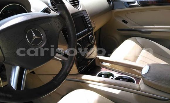 Ra Àlòkù Mercedes-Benz ML–Class Black Ọkọ̀ in Cotonou ni Benin Ra Àlòkù Mercedes-Benz ML–Class Black Ọkọ̀ in Cotonou ni Benin