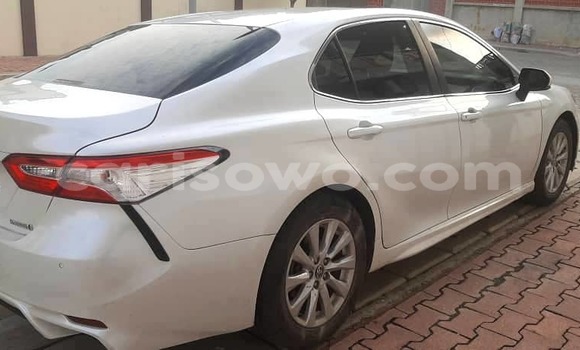 Sayi Na hannu Toyota Camry White Mota in Cotonou a Benin Sayi Na hannu Toyota Camry White Mota in Cotonou a Benin