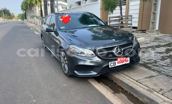 Sayi Na hannu Mercedes-Benz E-Classe Azurfa Mota in Cotonou a Benin