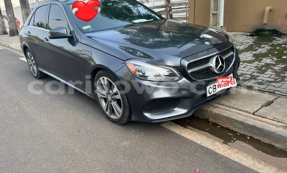 Ra Àlòkù Mercedes-Benz E-Classe Silver Ọkọ̀ in Cotonou ni Benin Ra Àlòkù Mercedes-Benz E-Classe Silver Ọkọ̀ in Cotonou ni Benin