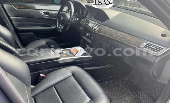Ra Àlòkù Mercedes-Benz E-Classe Silver Ọkọ̀ in Cotonou ni Benin Ra Àlòkù Mercedes-Benz E-Classe Silver Ọkọ̀ in Cotonou ni Benin