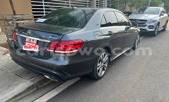 Acheter Occasion Voiture Mercedes-Benz E–Class Gris à Parakou, Benin Acheter Occasion Voiture Mercedes-Benz E–Class Gris à Parakou, Benin
